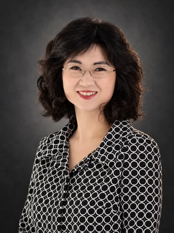 Lily Ying, asistente legal en First Class Immigration
